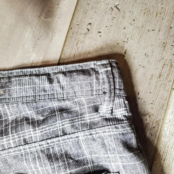 Lee Boys' Dungarees Grafton Cargo Short Gray and White Plaid Size 8 Regular - Picture 4 of 16